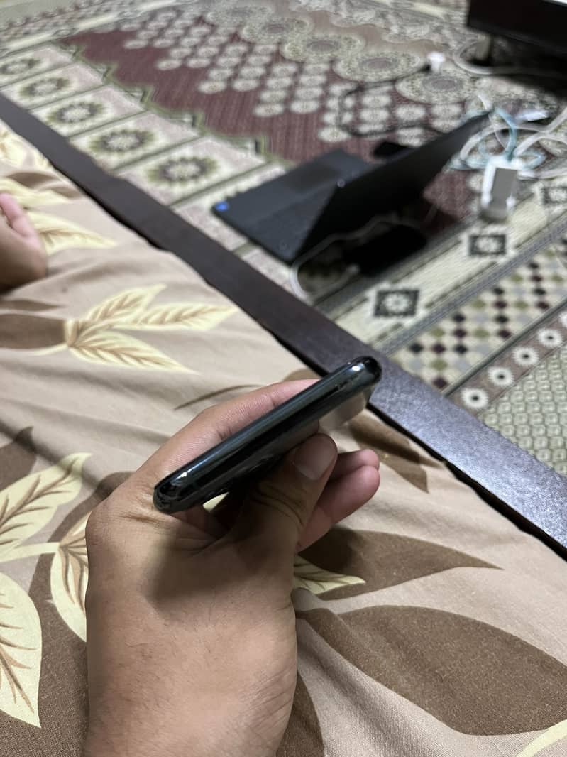 Apple iPhone 11 Pro 4