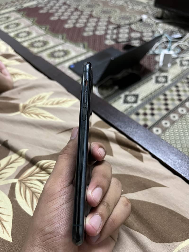 Apple iPhone 11 Pro 6