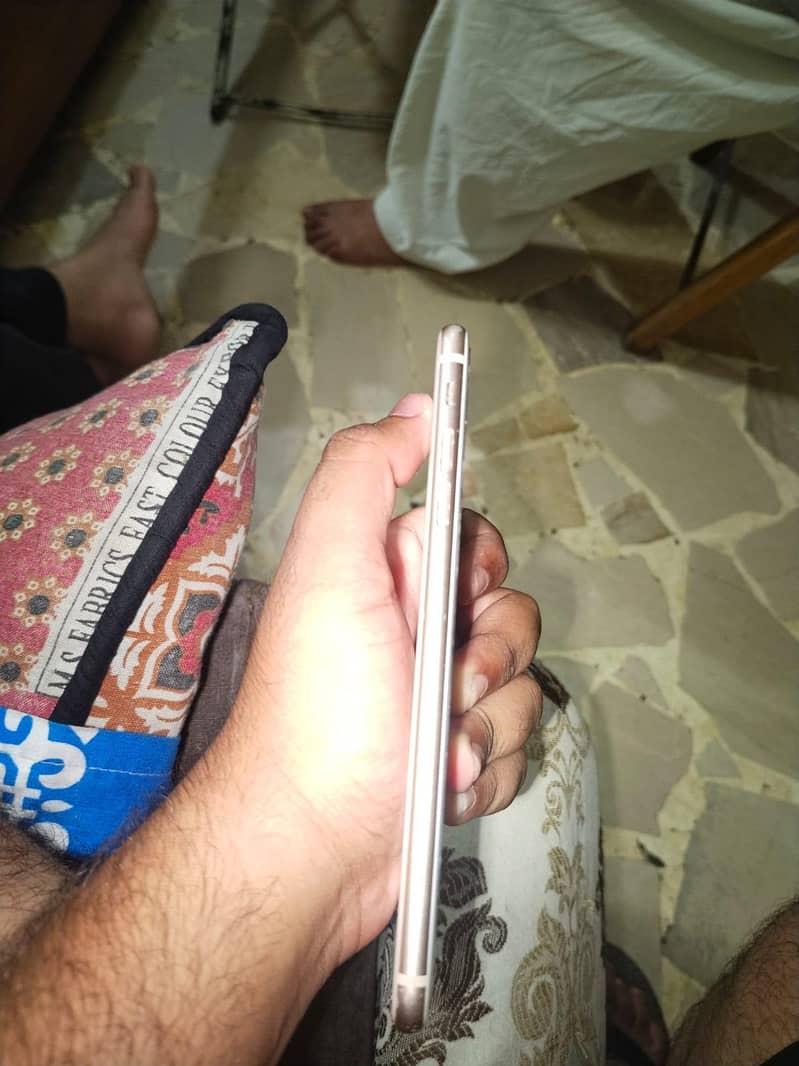 Apple iPhone 8 Plus 4