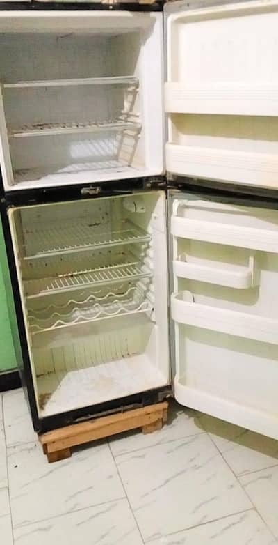 selling refrigerator,