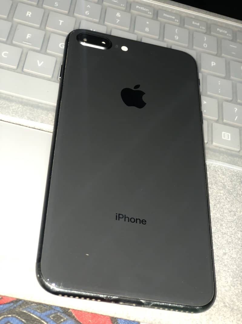 Apple iPhone 8 Plus 1