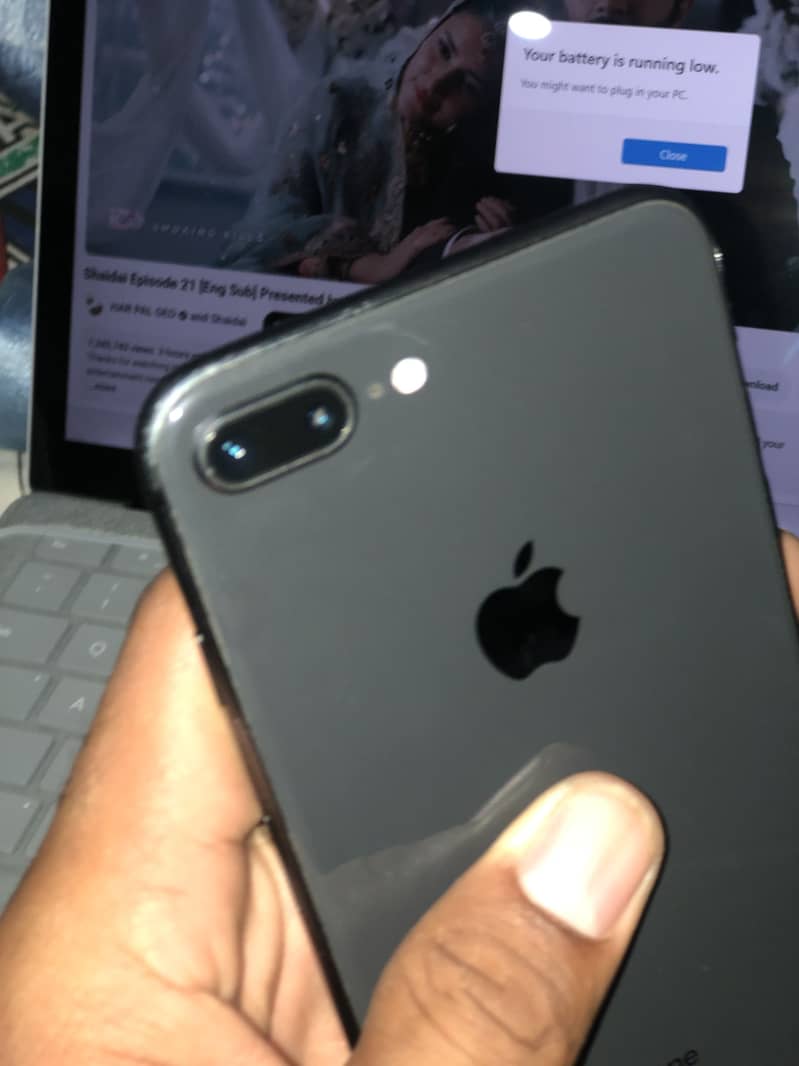 Apple iPhone 8 Plus 4
