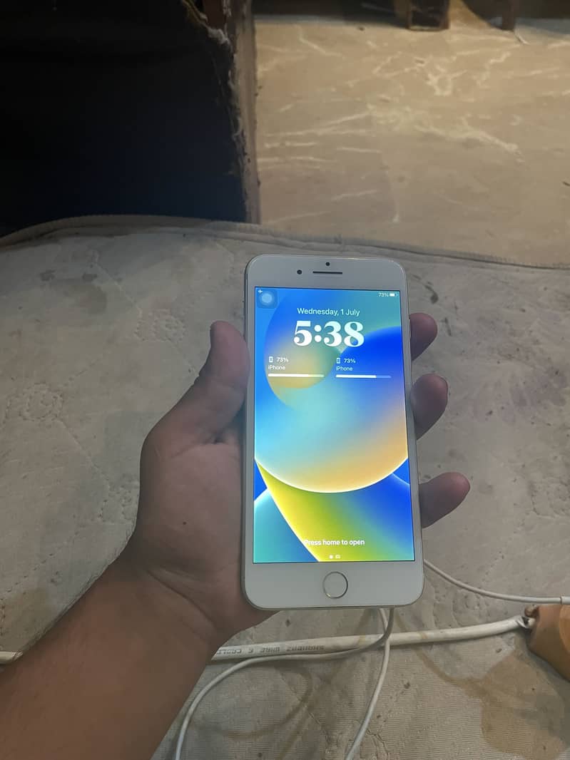 Apple iPhone 8 Plus 1