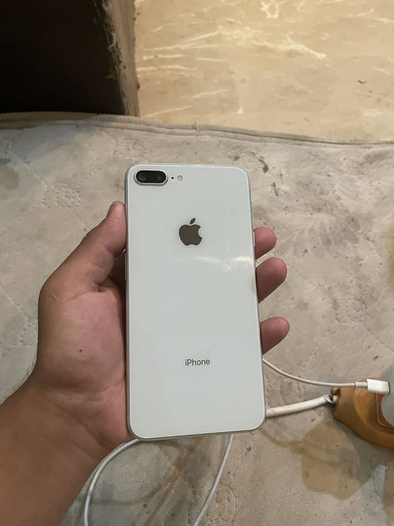 Apple iPhone 8 Plus 3