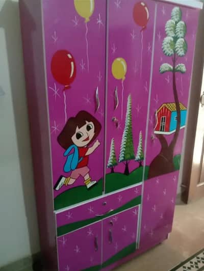 Kids wardrobe with Dora print