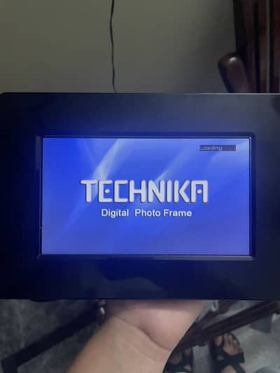 Digital photo frame