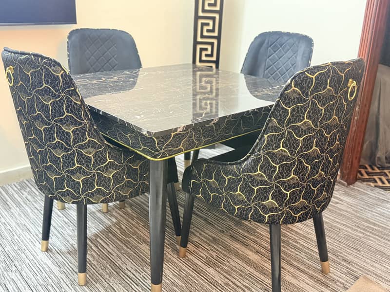 Black dinning 0