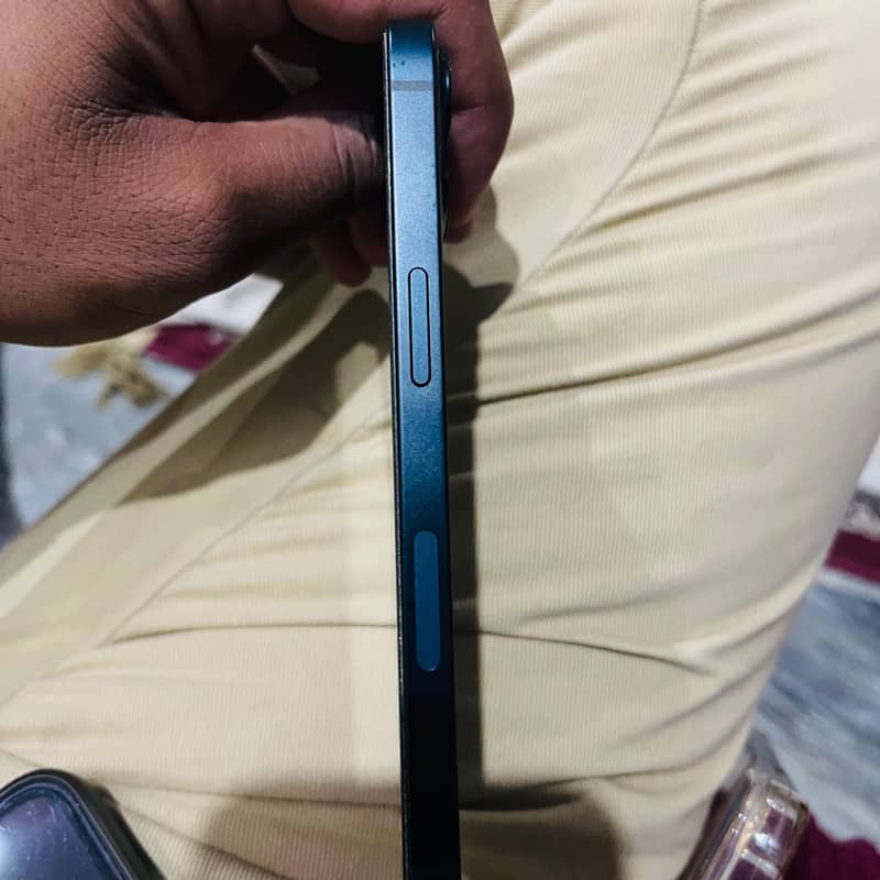 Apple iPhone 13 2
