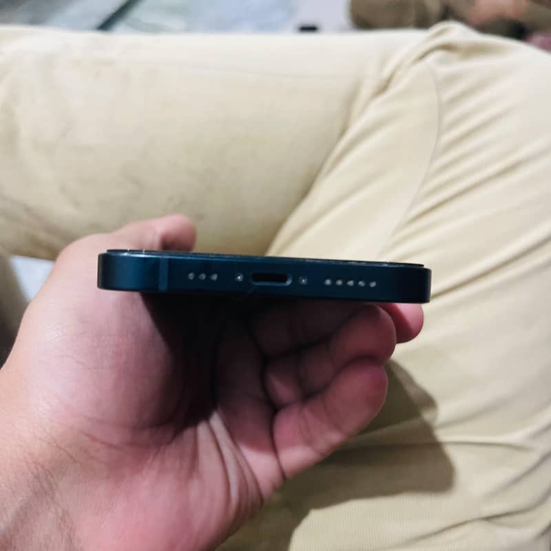 Apple iPhone 13 3
