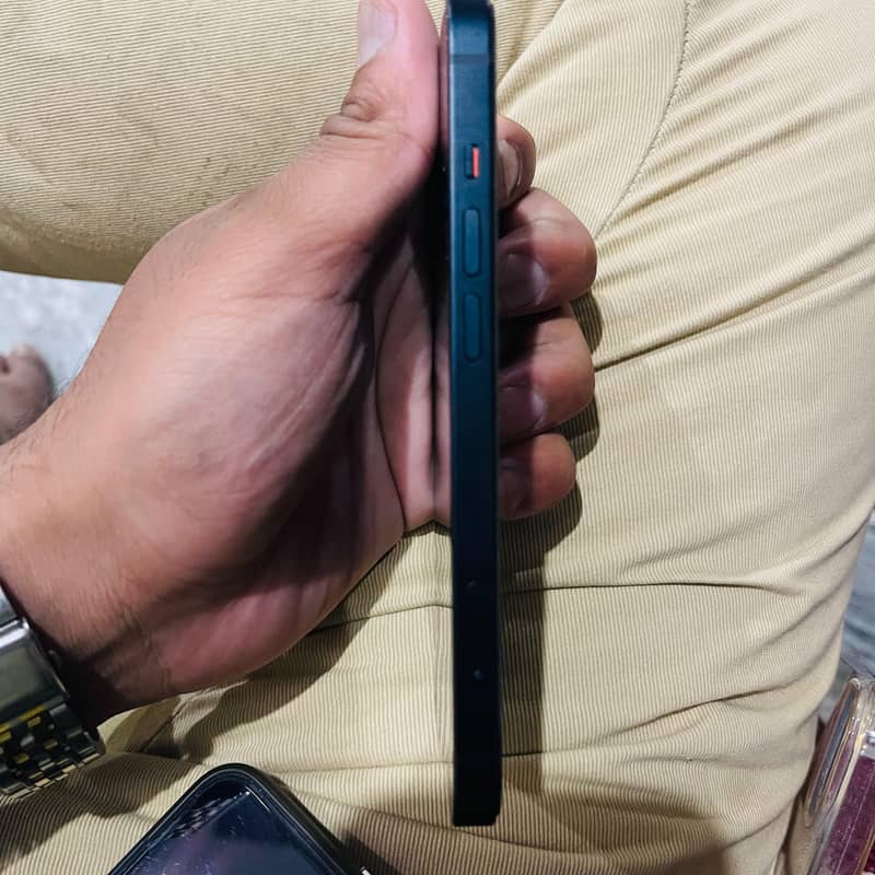 Apple iPhone 13 4