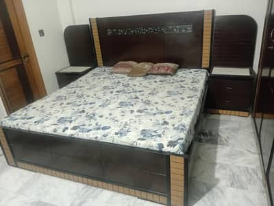 1 Bed 2 Side Table 1 Dressing Table