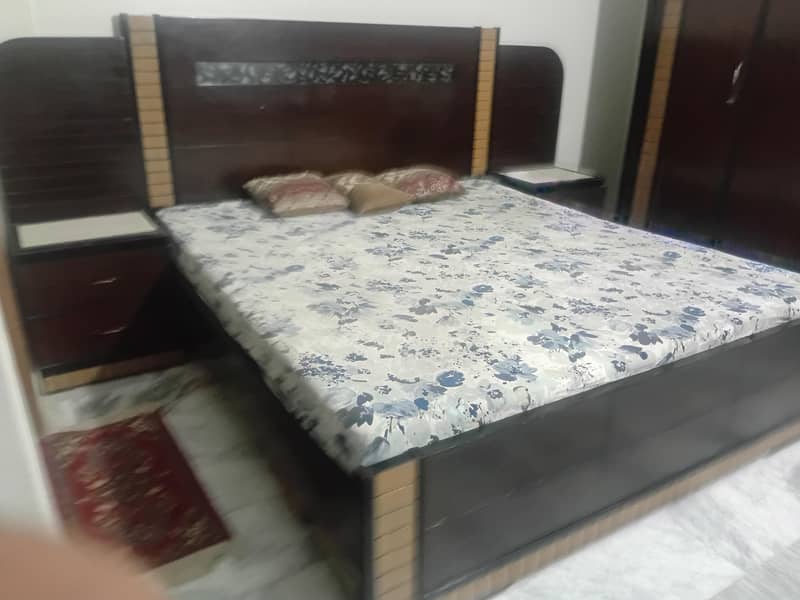 1 Bed 2 Side Table 1 Dressing Table 1