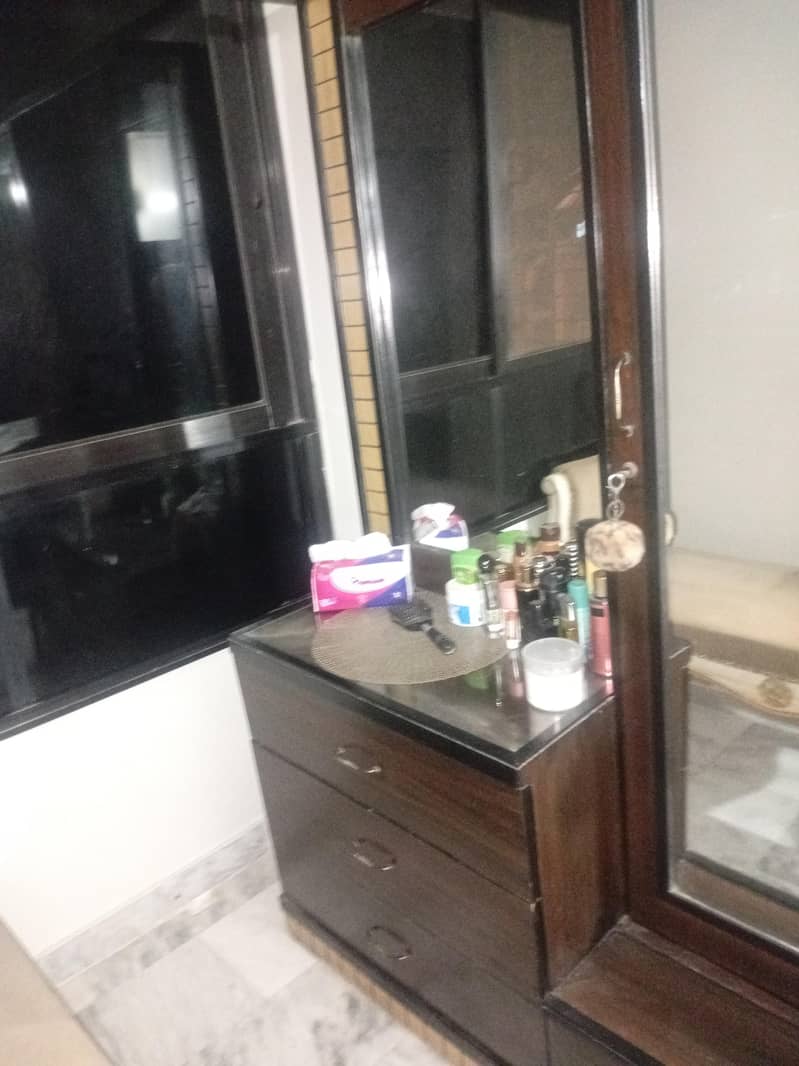 1 Bed 2 Side Table 1 Dressing Table 2