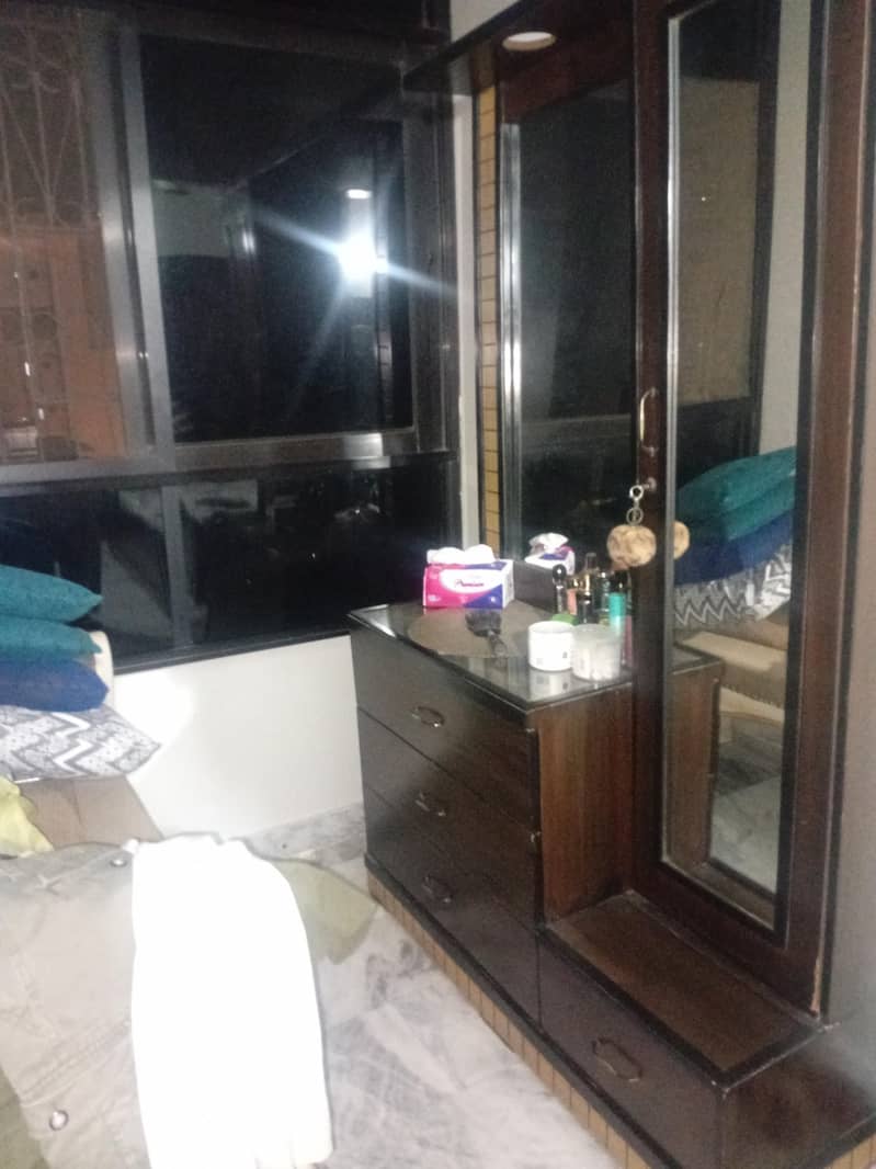 1 Bed 2 Side Table 1 Dressing Table 3