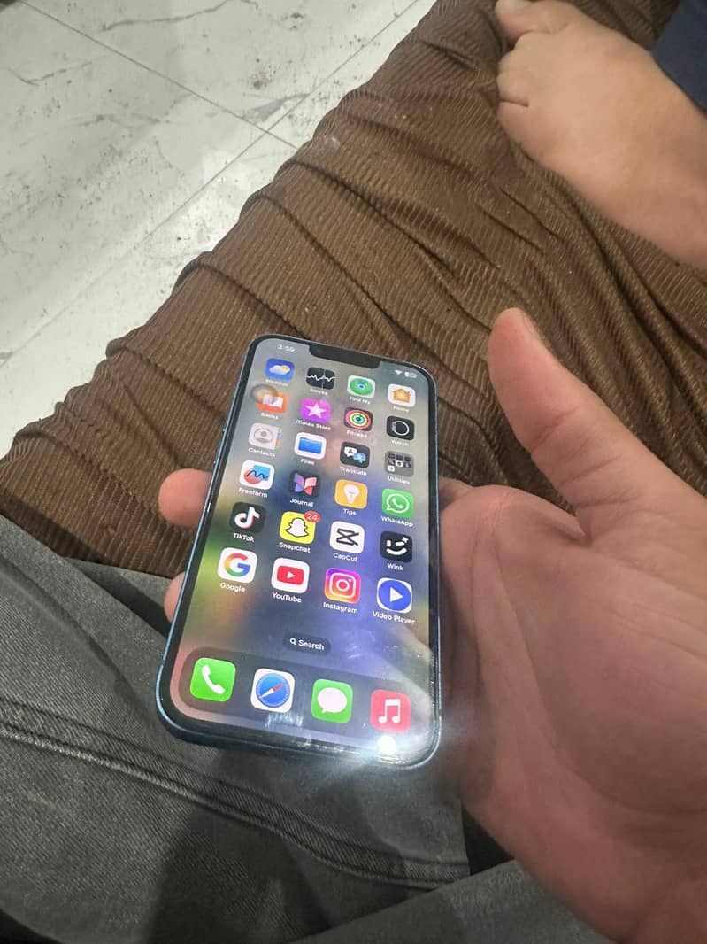 Apple iPhone 13 2