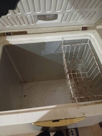 Used large Fridge with attach freezer for sale 110,000