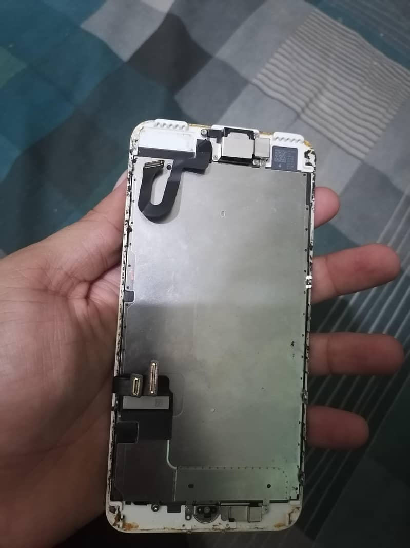 Apple iPhone 7 Plus Display with front camera and finger 1