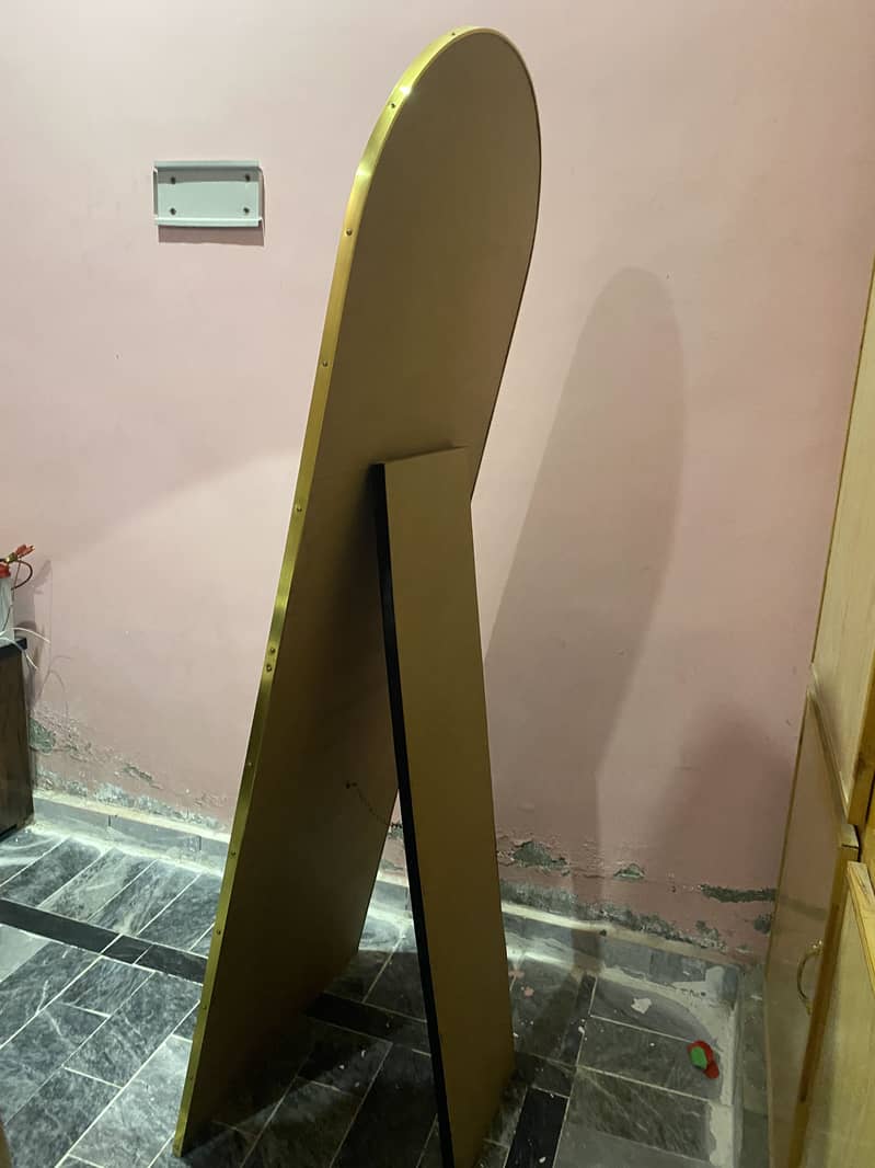 Stand mirror 1