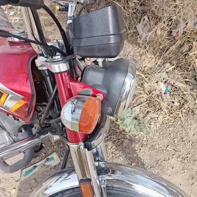 bike ka Kisi kism ka Kam Nahin hone wala acchi condition mein bike hai