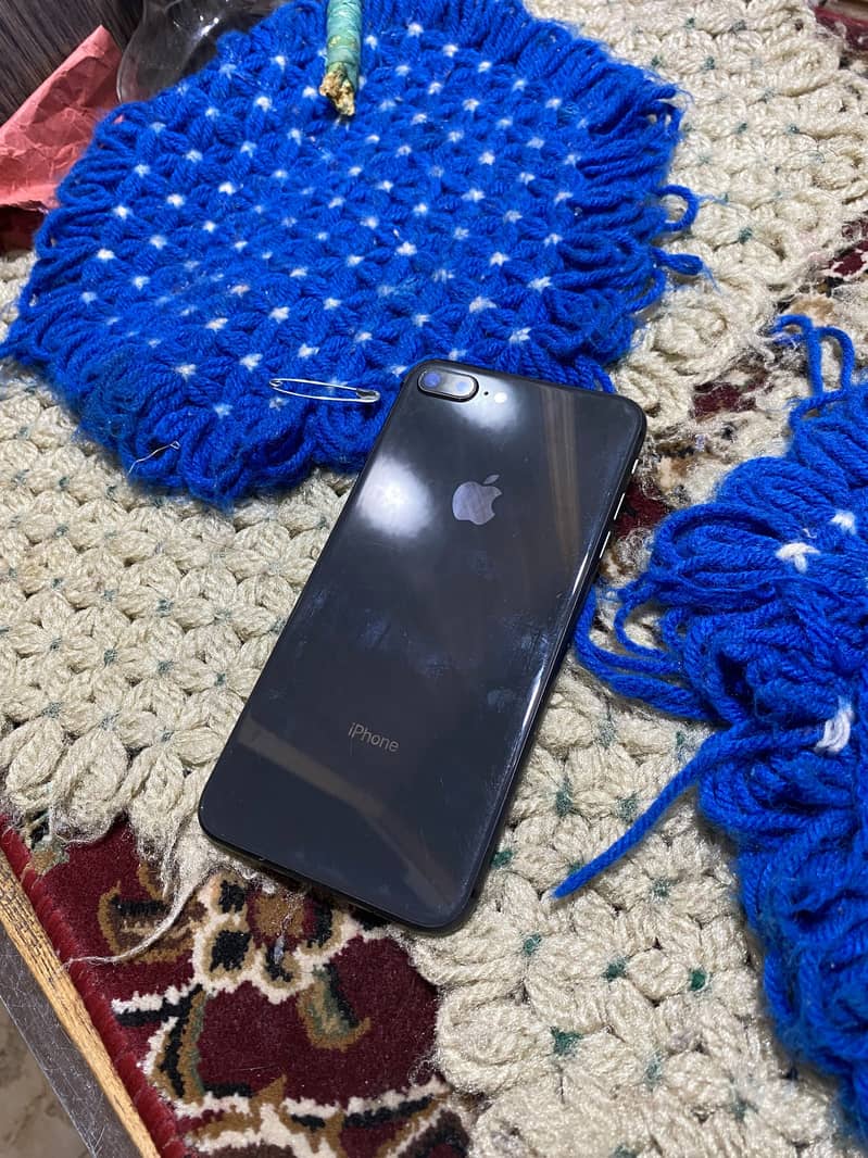 Apple iPhone 8 Plus 1