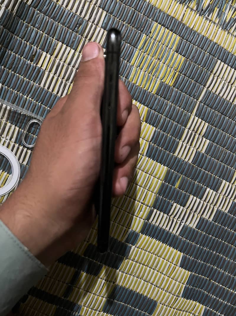 Apple iPhone X 4