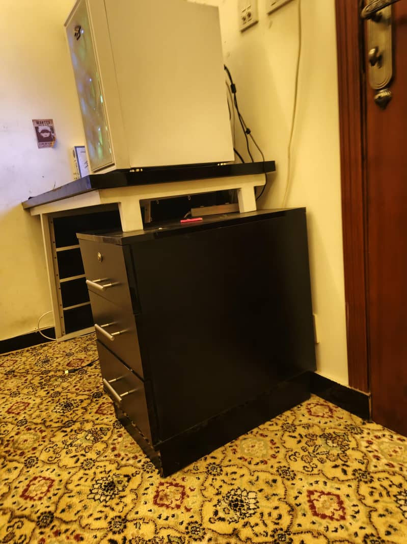 Ark Design Table/Workstation 1