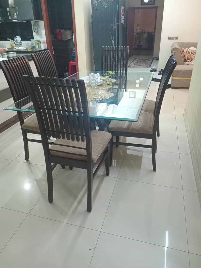 dinnning table 0
