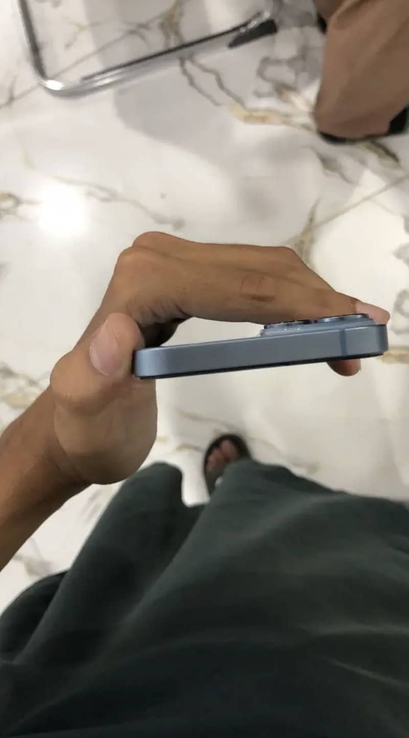 Apple iPhone 14 3