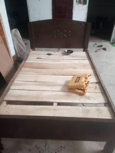 bed for sale size 4 foot 6.5 foot only 10000  Peshawar city