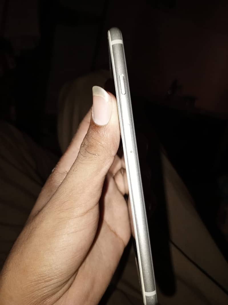iPhone 8 Plus 1