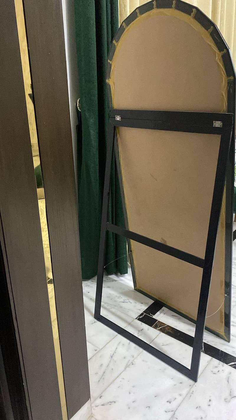Standing mirror 2