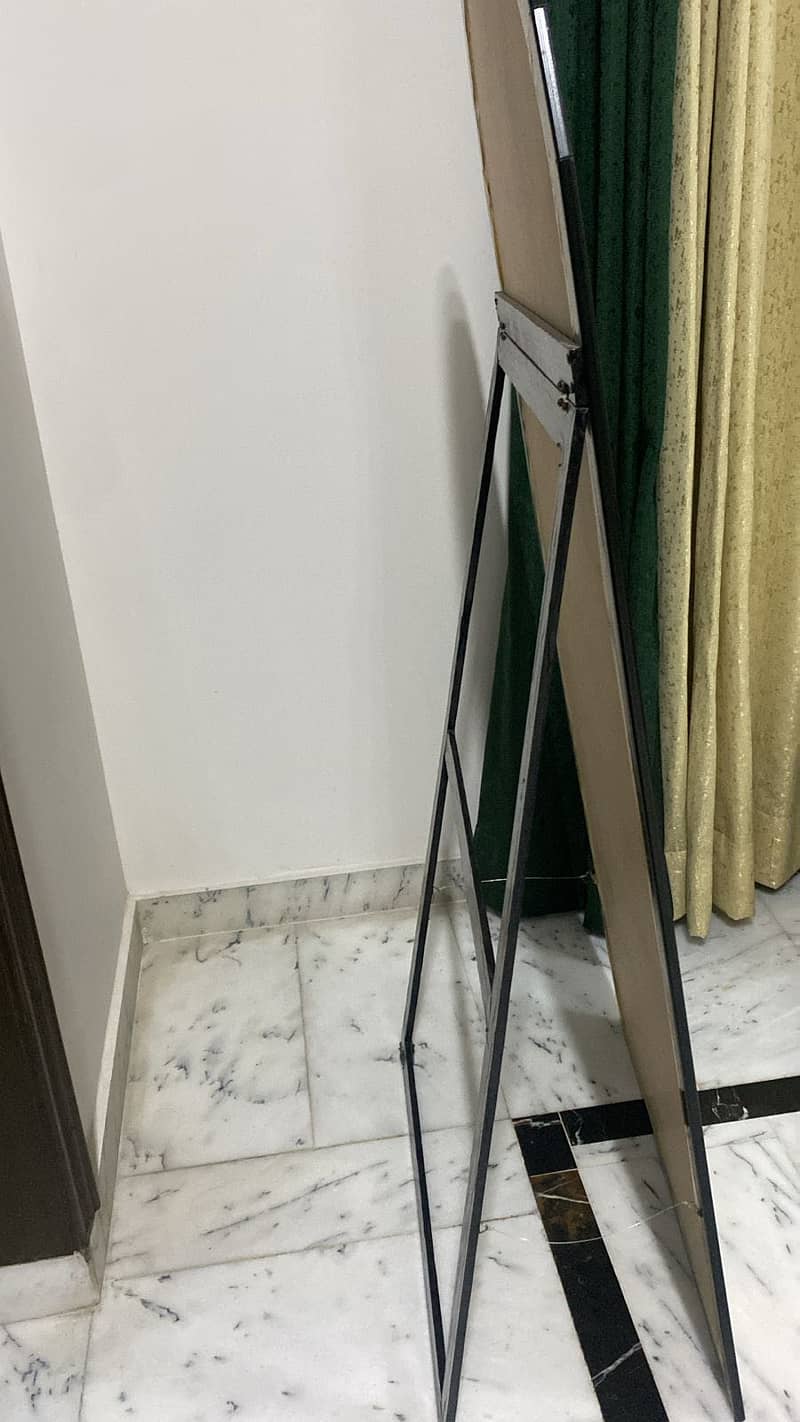 Standing mirror 3