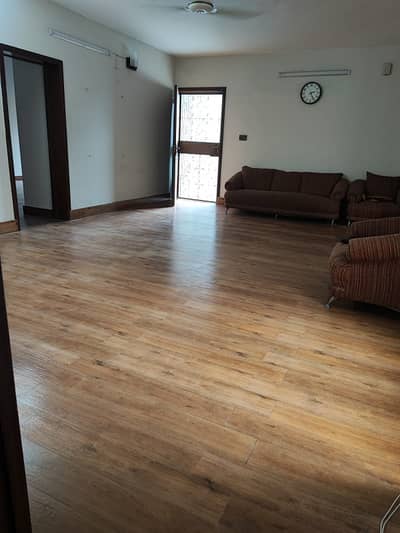 1 kanal upper portion for Rent in Gulberg 3 for office use