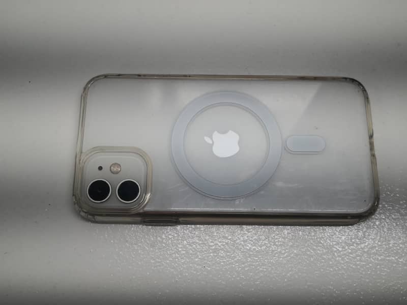 iPhone 11 3