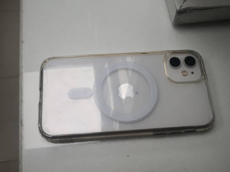 iPhone 11 4