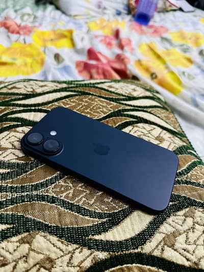 Apple iPhone 16