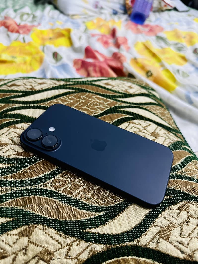 Apple iPhone 16 0