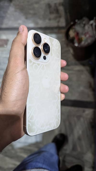 Apple iPhone 16 Pro JV 95 Health