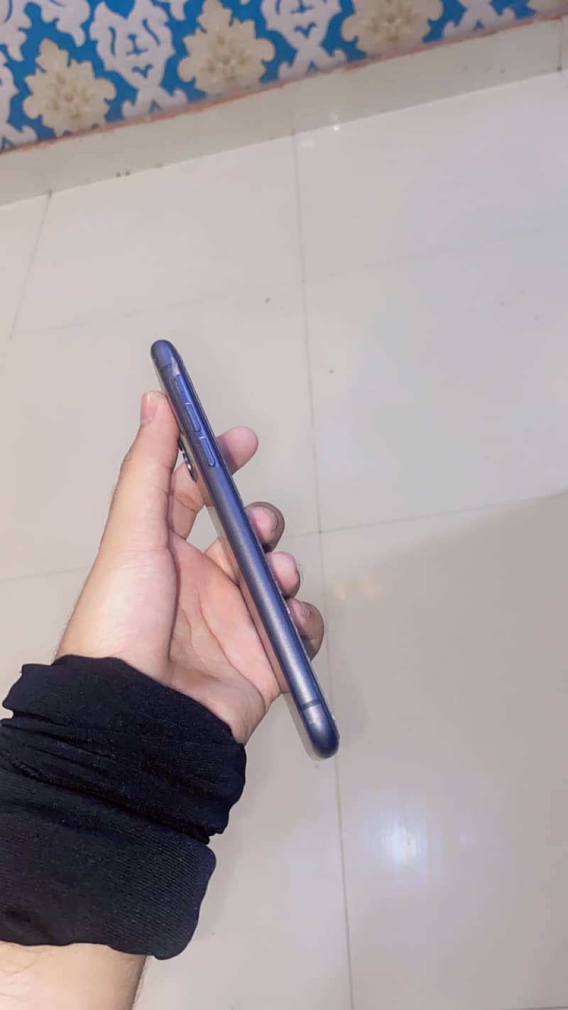 Apple iPhone 11 3