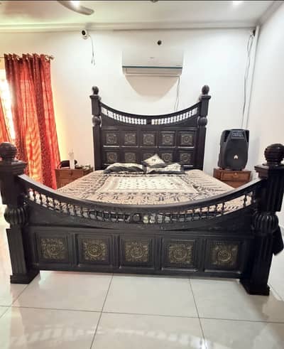 King size bed with dresser