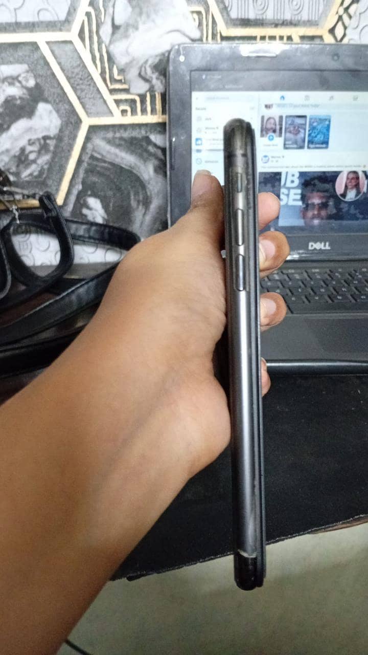 Apple iPhone X 4