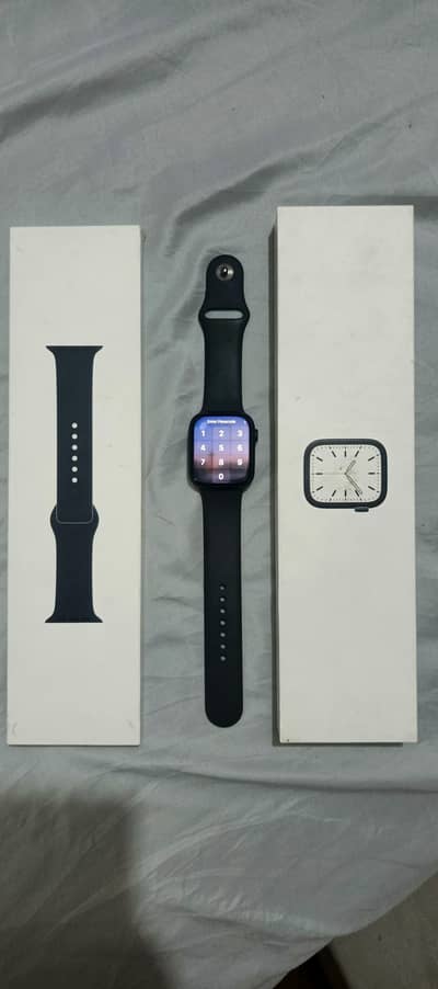 Apple Watch Series 7 32gb with box and strap