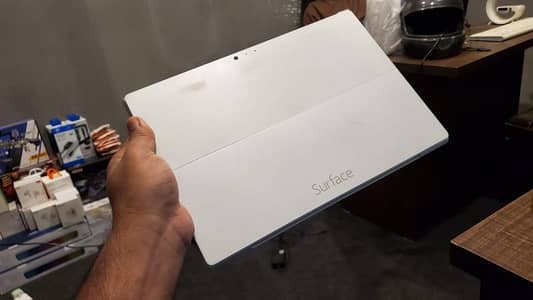 Microsoft surface 4th generation i5 4gb ran 120gb SSD