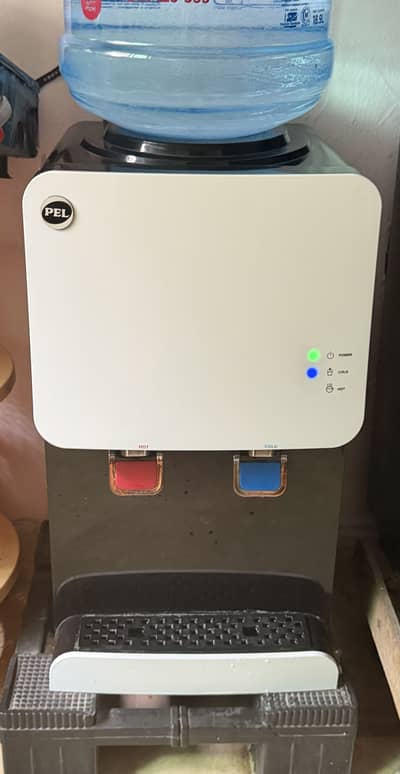 Table top dispenser in new condition