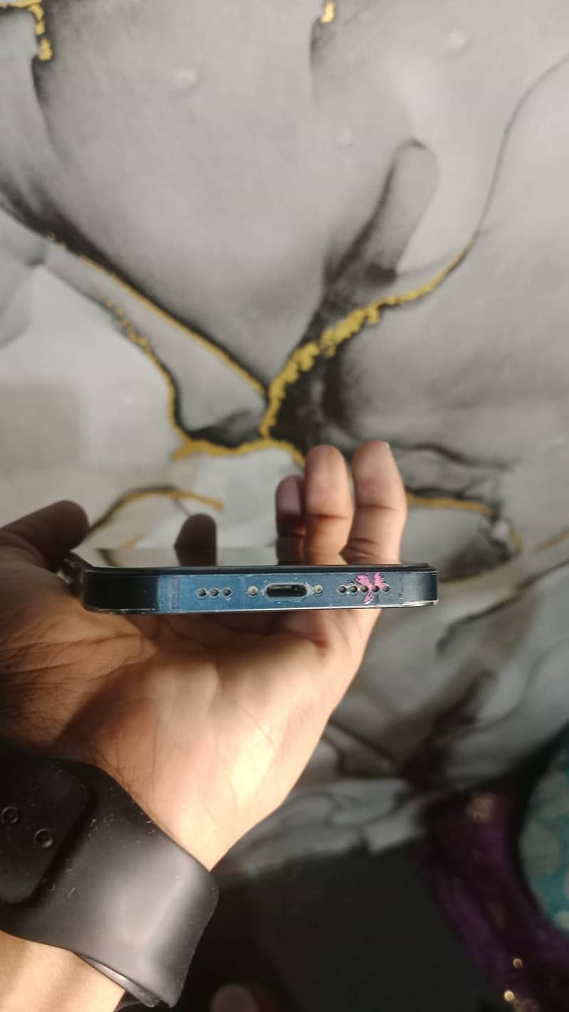 Iphone 13 4