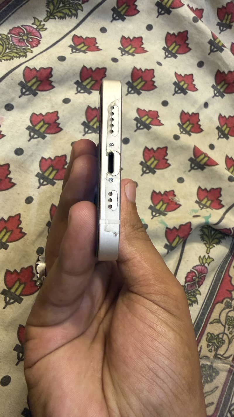 Apple iPhone 12 4