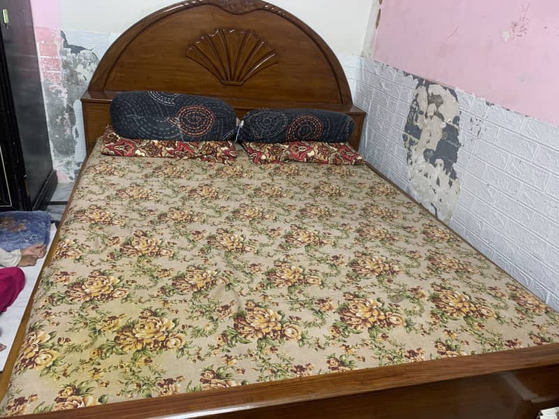 Wodden bed 2