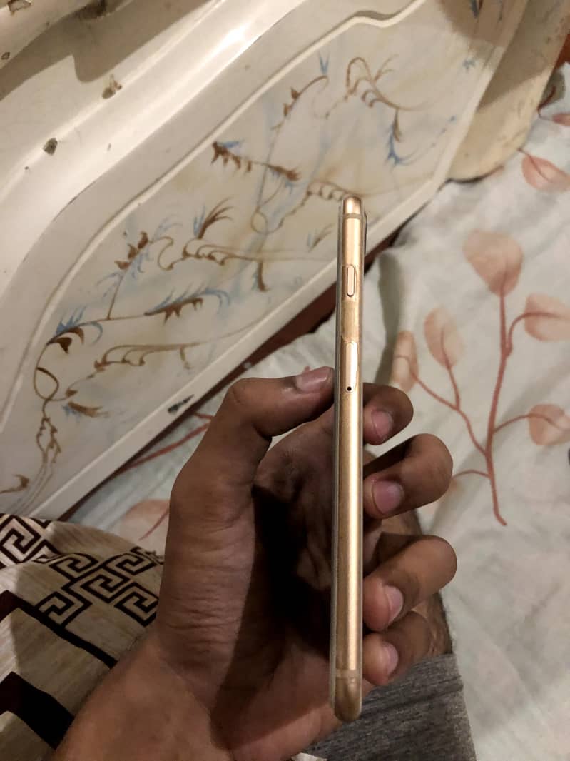 Apple iPhone 8 Plus 3