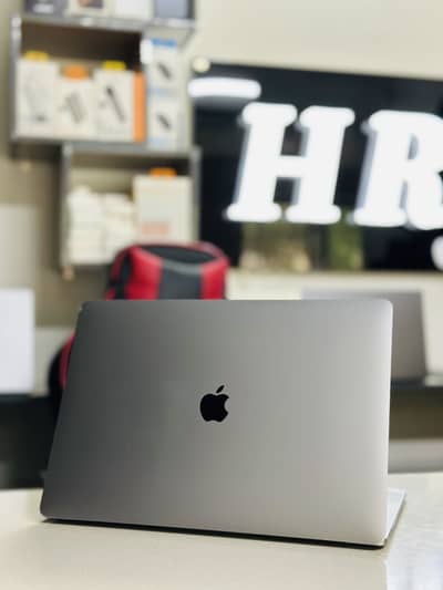 Macbook Pro(15inch)2017 core i7 16/2TB Touch bar heavy edition 6HRS BP