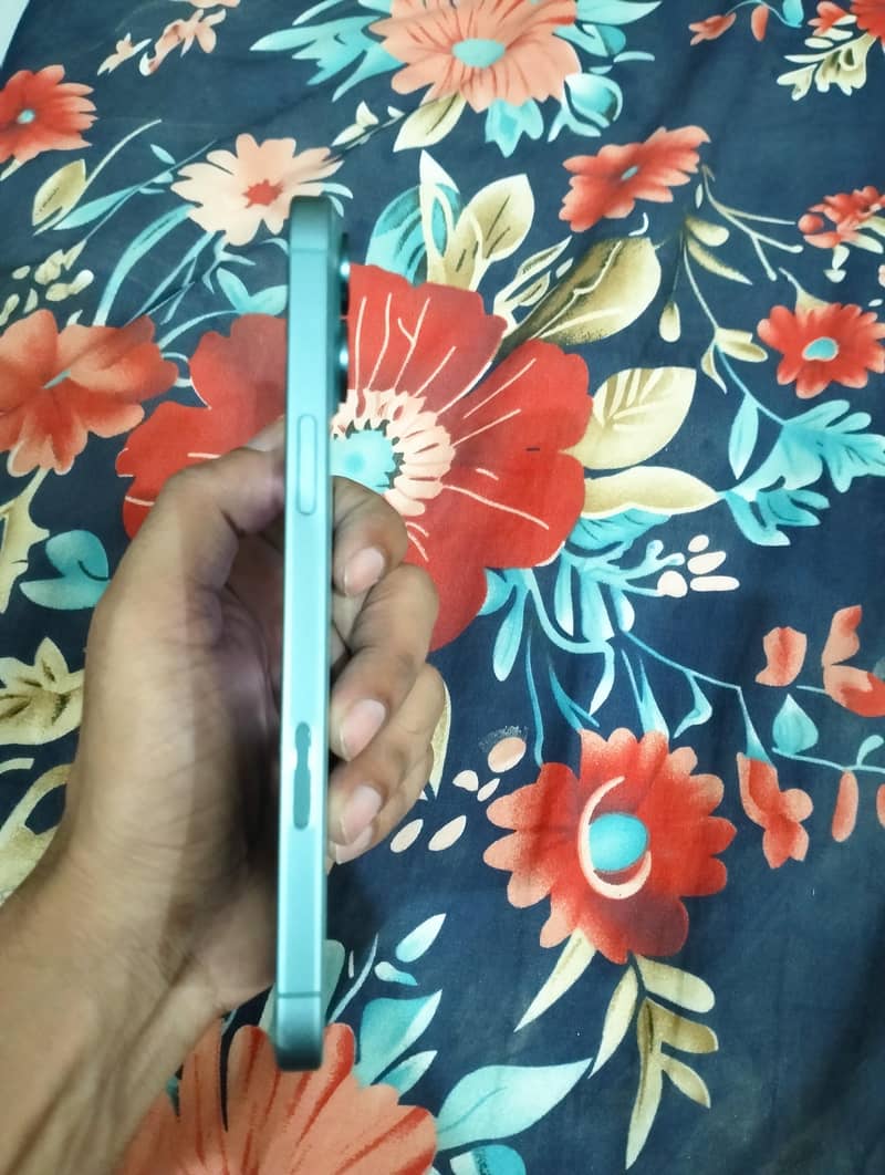 Apple iPhone 16 Plus 3